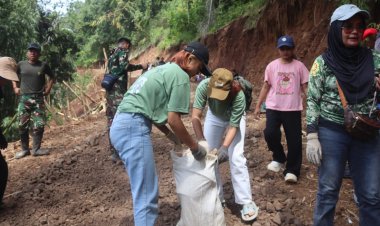 Gen Z Garut Bergotong Royong: Semangat Pembangunan di Kampung Cibangkerong